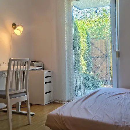 Quarto em Acomodações Particulares Cozy In Flat In *